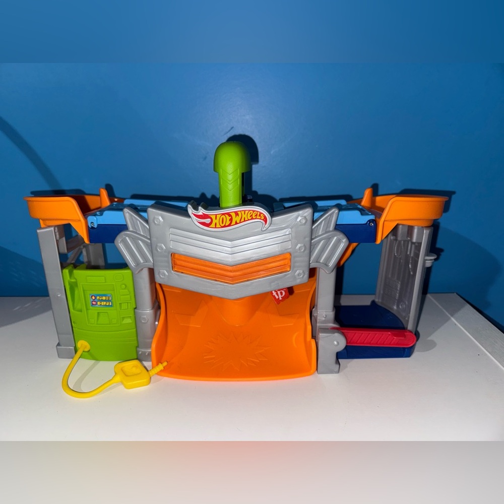 Little people Kids Orange and Blue hot wheels with gas pump